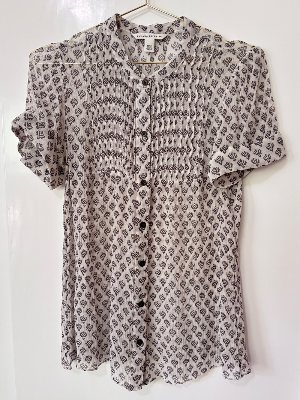 Banana Republic| Ivory & Dark Grey Semi-Sheer Lightweight Pin-tucked Blouse Sz M